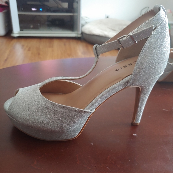 Torrid T-strap platform heels - Picture 4 of 6